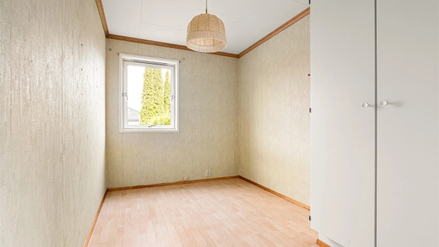 Soverom II er på ca. 7,5 kvm. og velfungerende som barnerom.