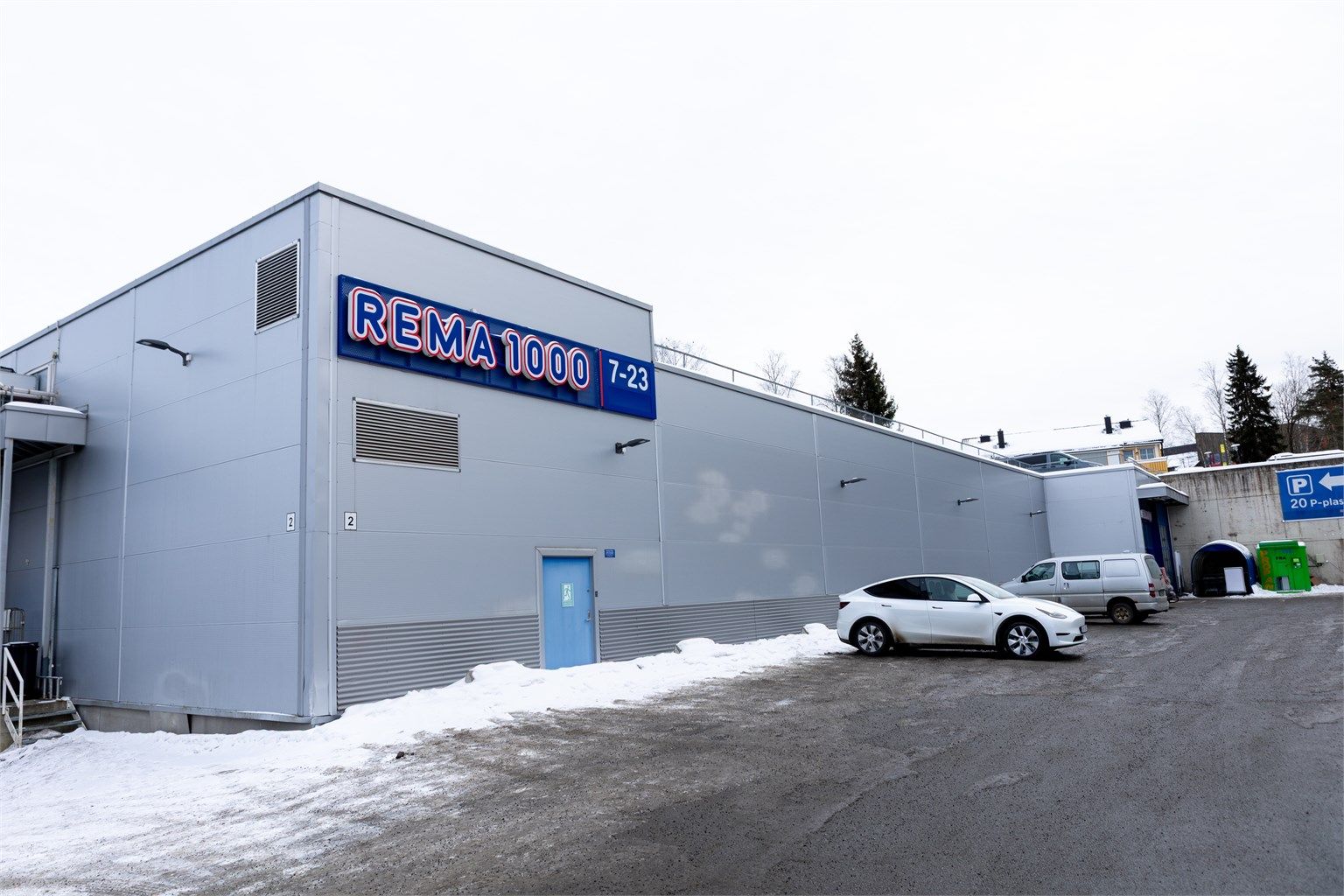 Rema1000 på Ellingsrud Vest er nærbutikken med post i butikk. Kun en kort gåtur fra boligen.