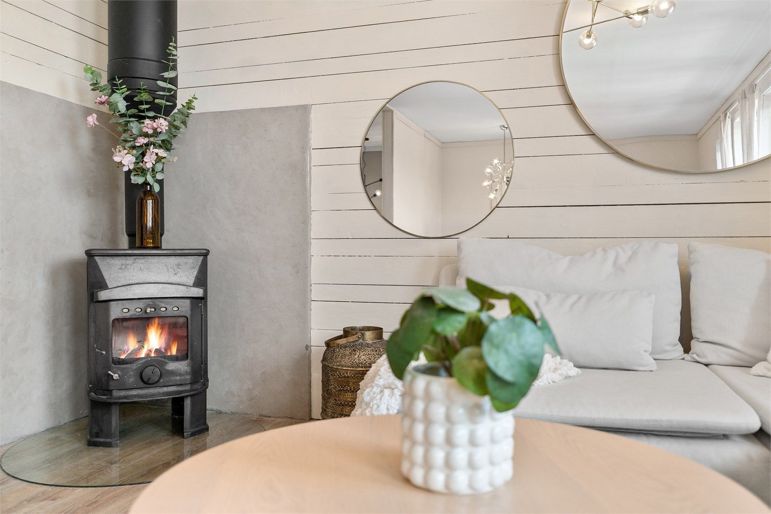 Praktisk og koselig med peis! 