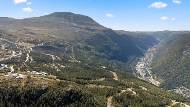 Utsikt over Gaustatoppen og Rjukan-dalen, under 20 minutters biltur unna Rjukan sentrum.