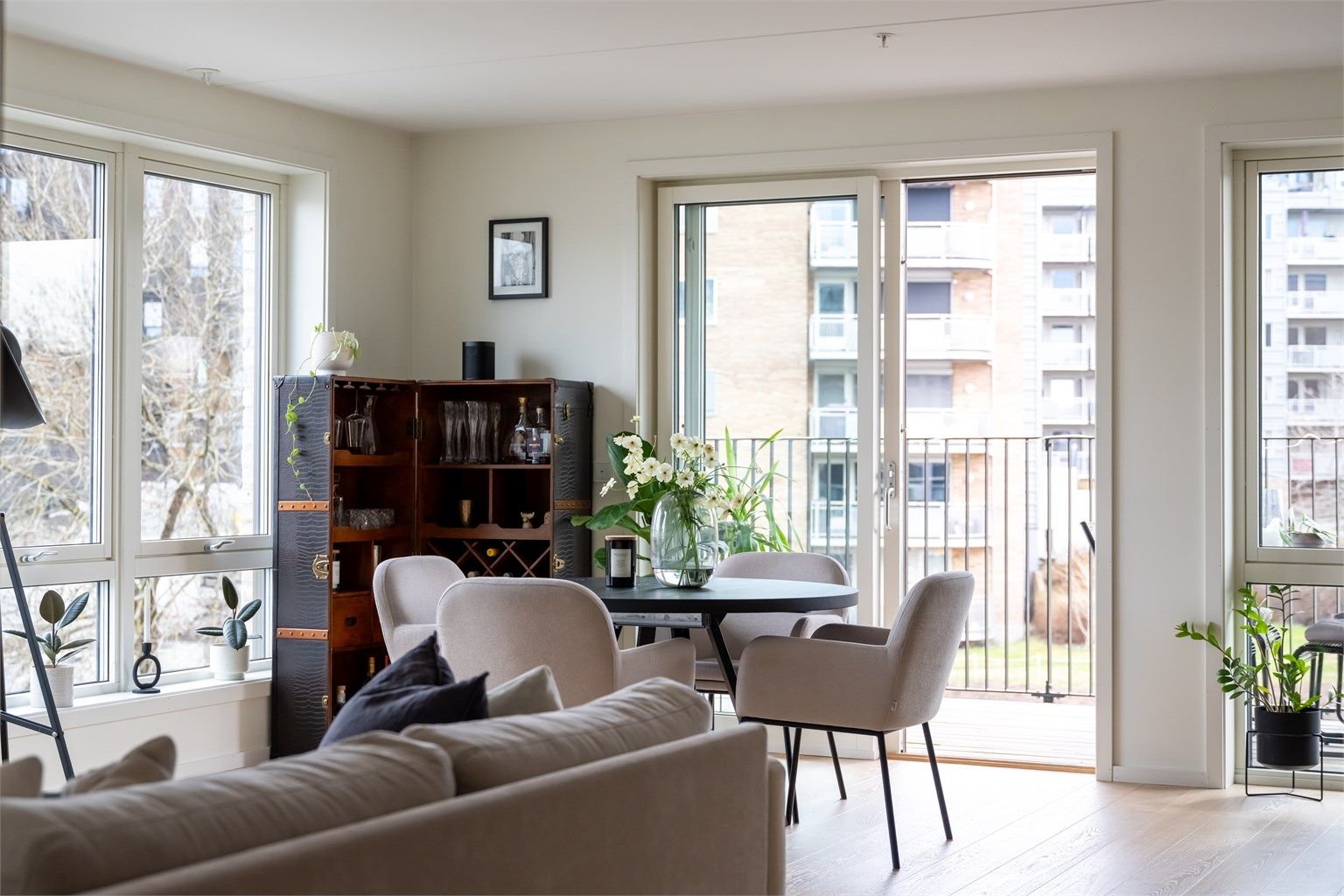 Balansert ventilasjon i leiligheten bidrar til et godt inneklima og bomiljø.