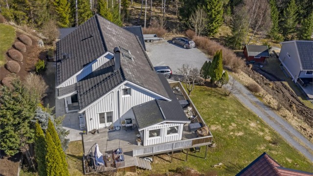 Flott beliggende bolig som grenser til grøntområde