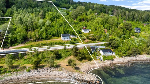 Stor tomt med strand og skog - Ca tomtegrense