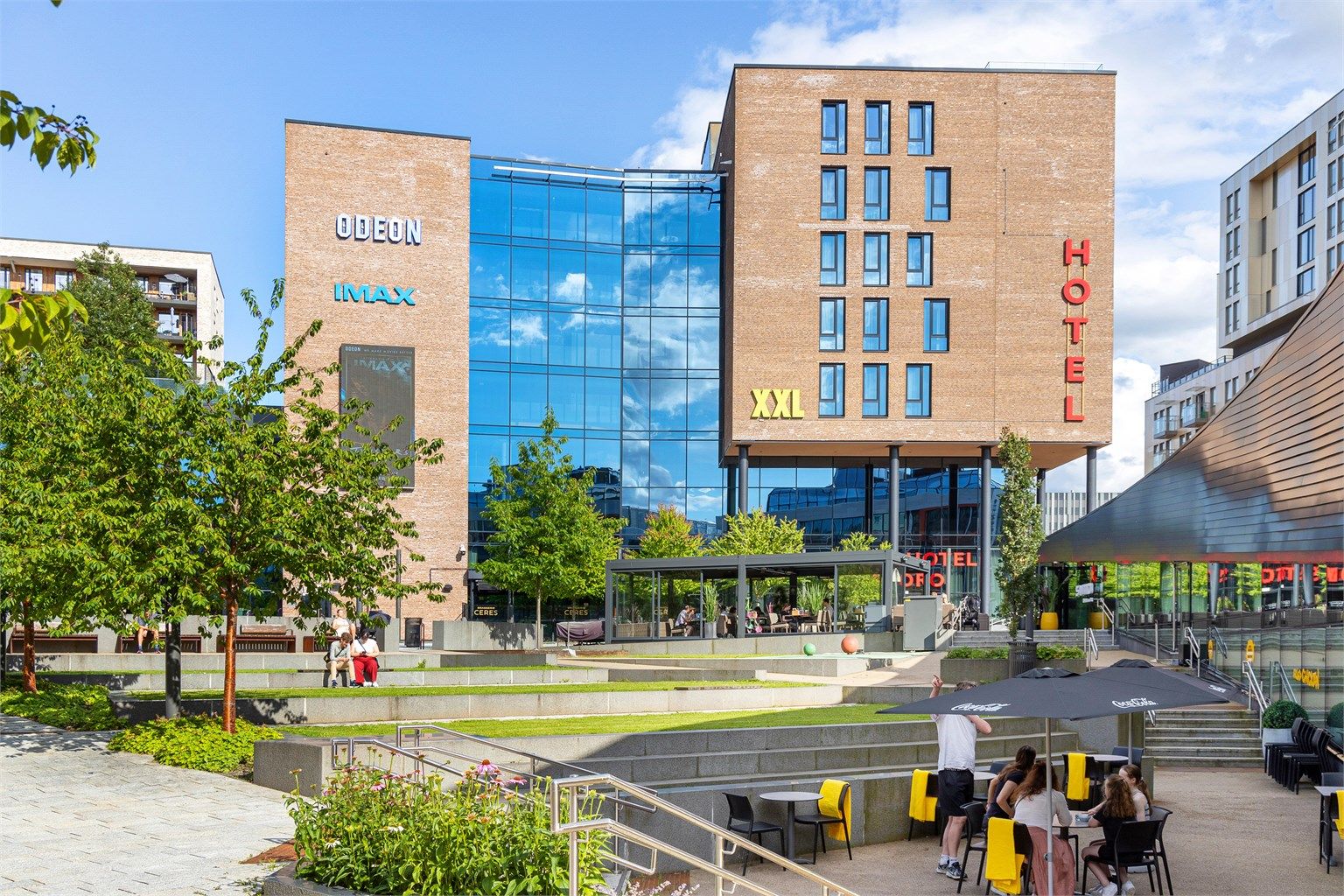 Området har svært gode kollektivforbindelser, med Nydalen T-banestasjon kun minutter unna.