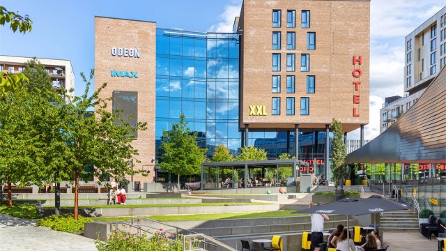 Området har svært gode kollektivforbindelser, med Nydalen T-banestasjon kun minutter unna.