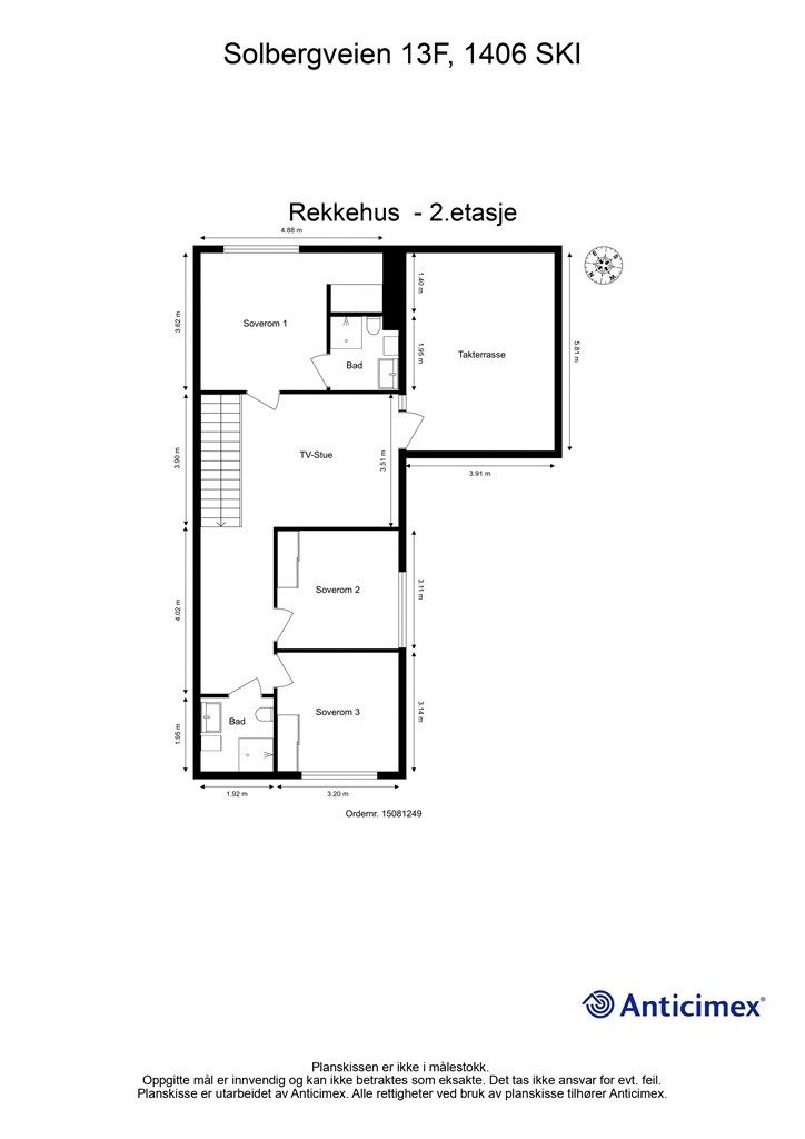 2. etasje rommer en privat sone med tre soverom, to bad og en ekstra TV-stue med utgang til takterrasse.