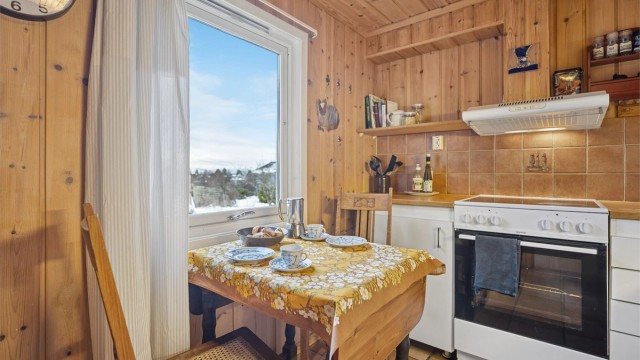 Her er det plass til hvitevarer, og en koselig spiseplass til frokost og små måltider.