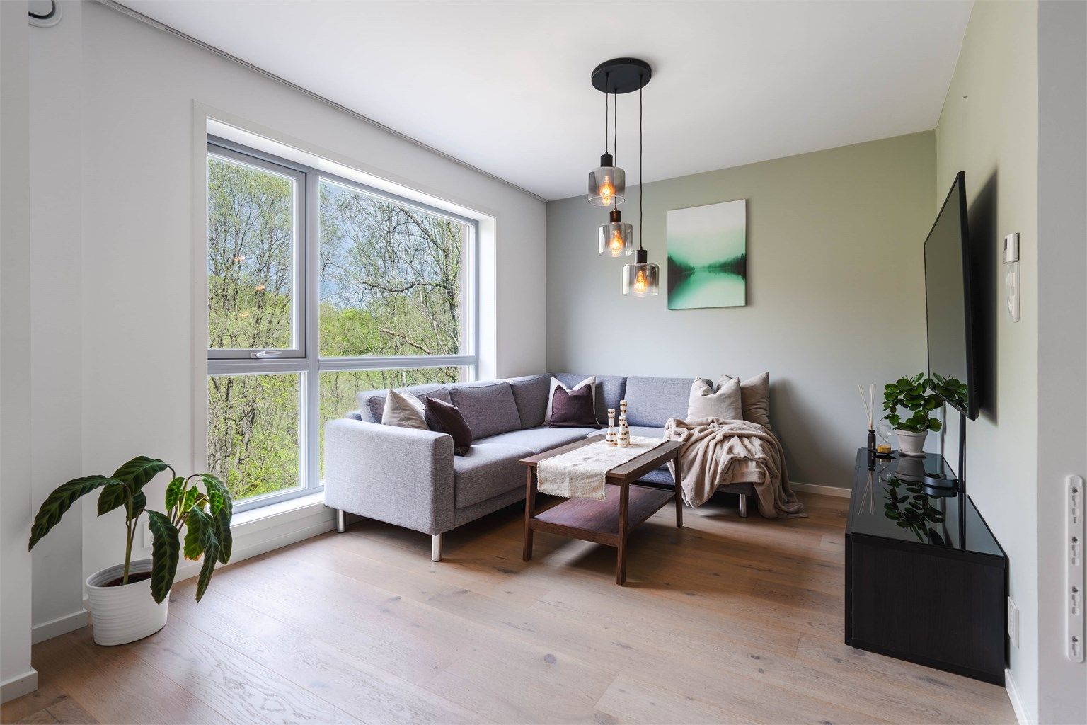 Stuedelen har god plass til en romslig sofagruppe for hele familien.