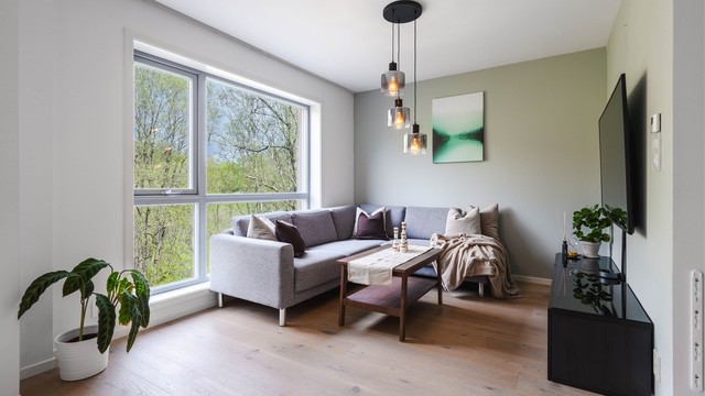 Stuedelen har god plass til en romslig sofagruppe for hele familien.