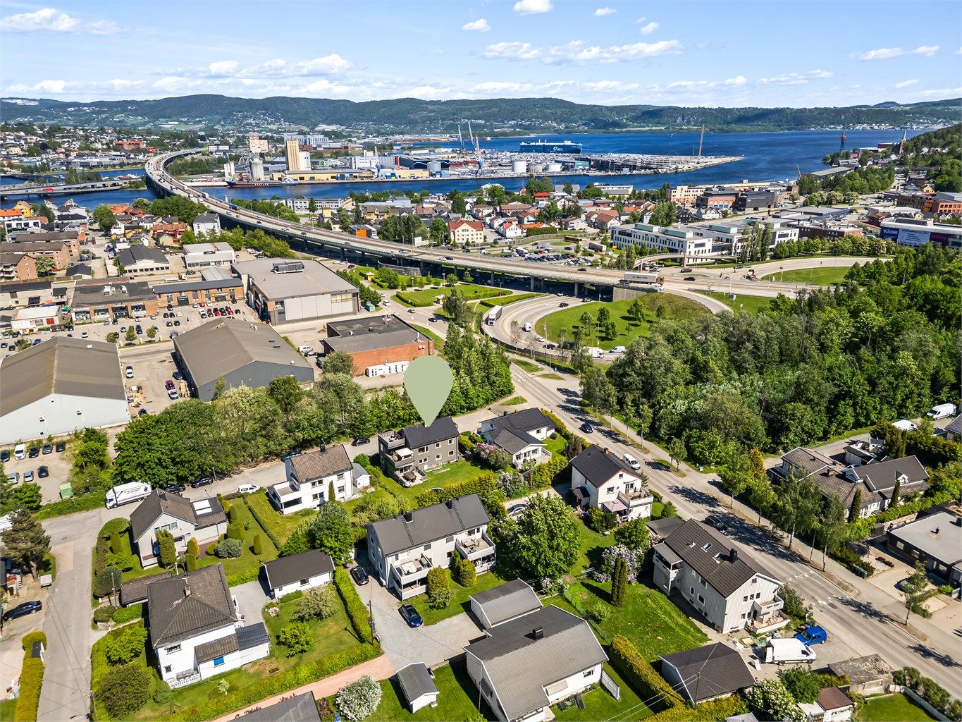 Kort gangavstand til bussholdeplass (både rute- og ekspressbuss).