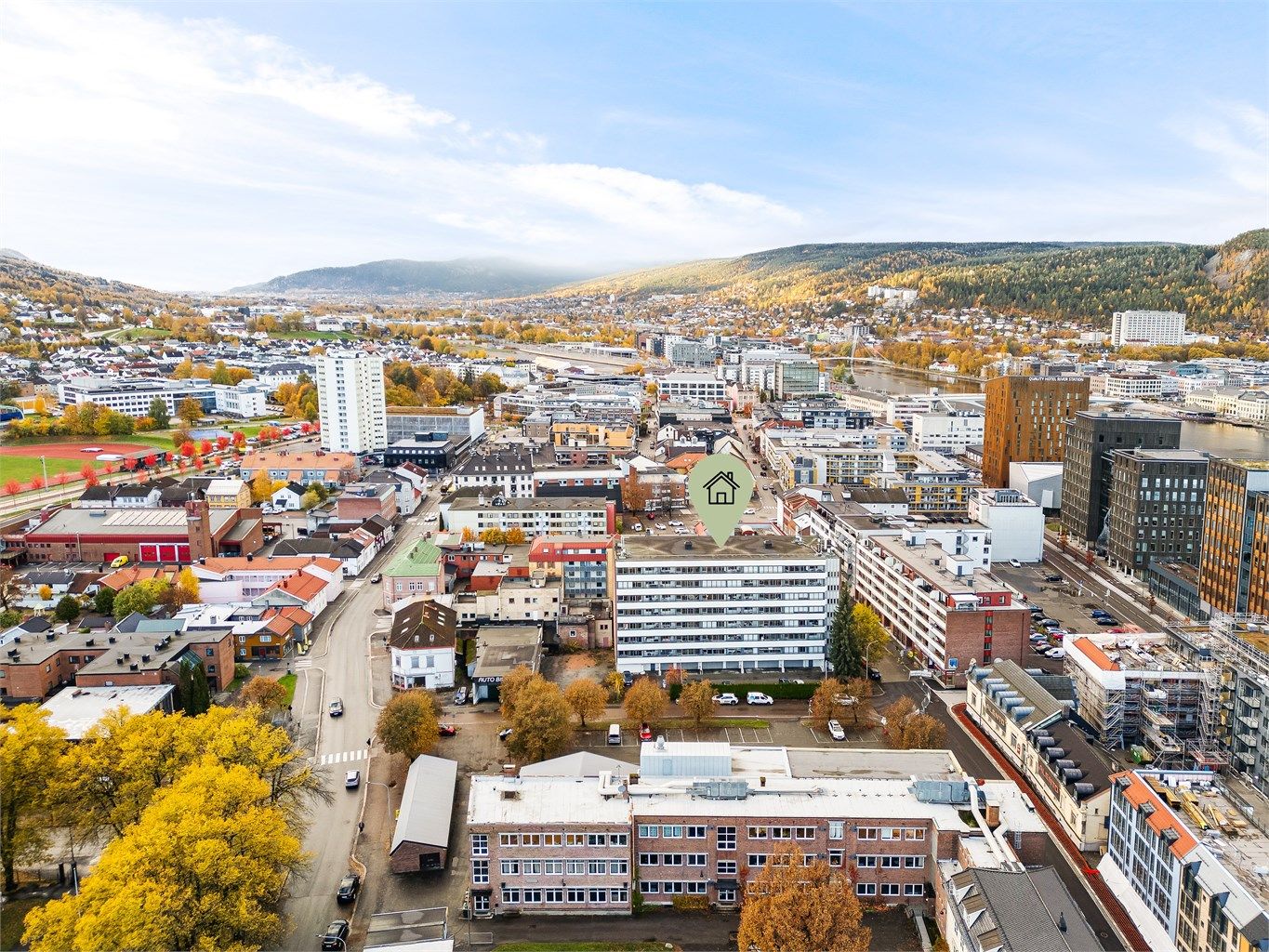 Leiligheten har en sentral og pendlervennlig beliggenhet med kort vei til flere servicetilbud samt offentlig kommunikasjon. 
Foto: Stine Prøitz Jørgensen