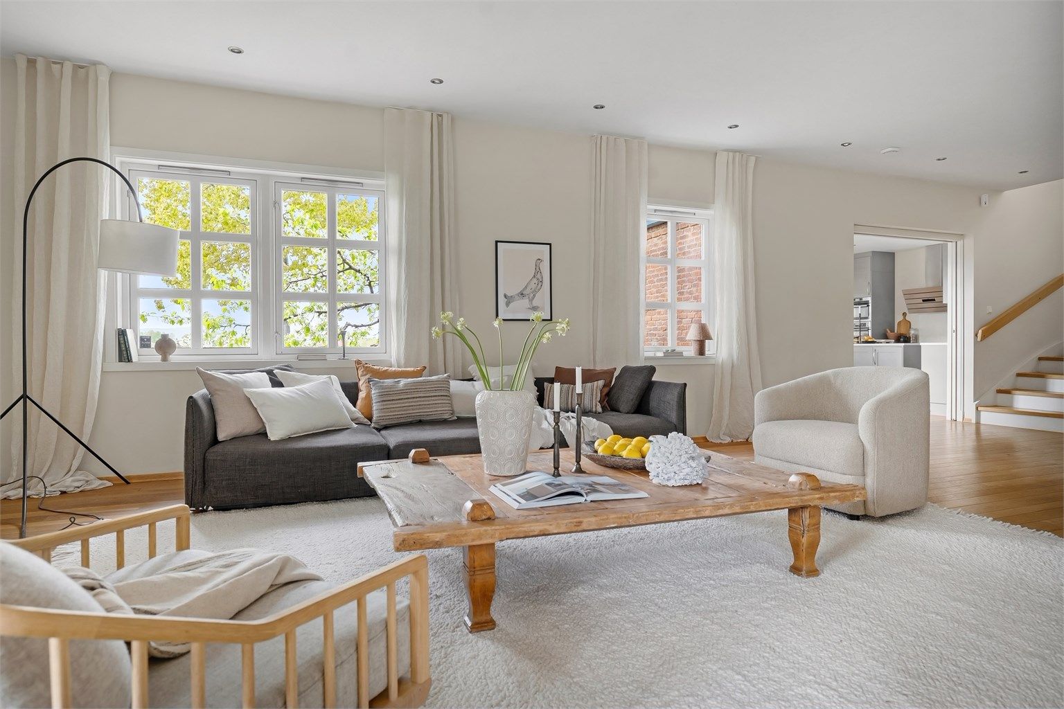 Huset har gjennomgående høy standard med flere klassiske materialvalg
