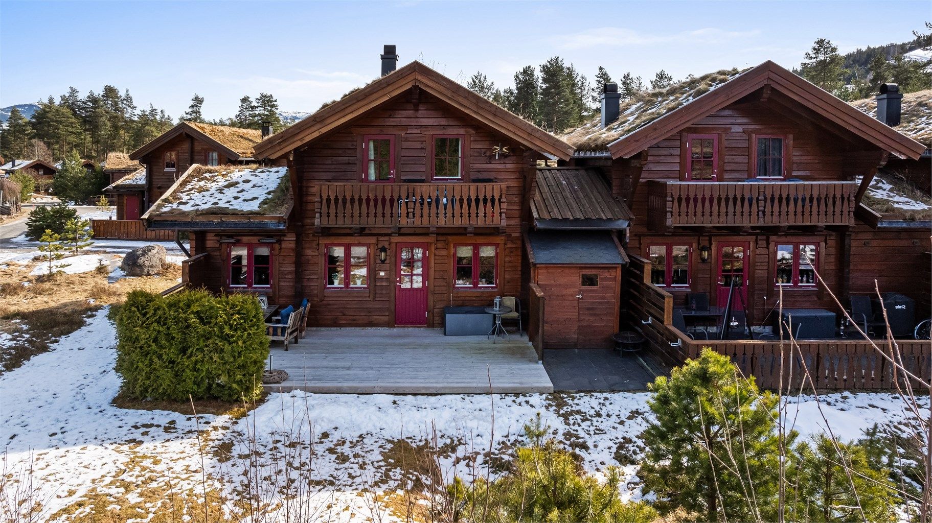 Krogsveen v/Vindum ønsker velkommen til denne store og fine endehytten i Tunvegen 44!