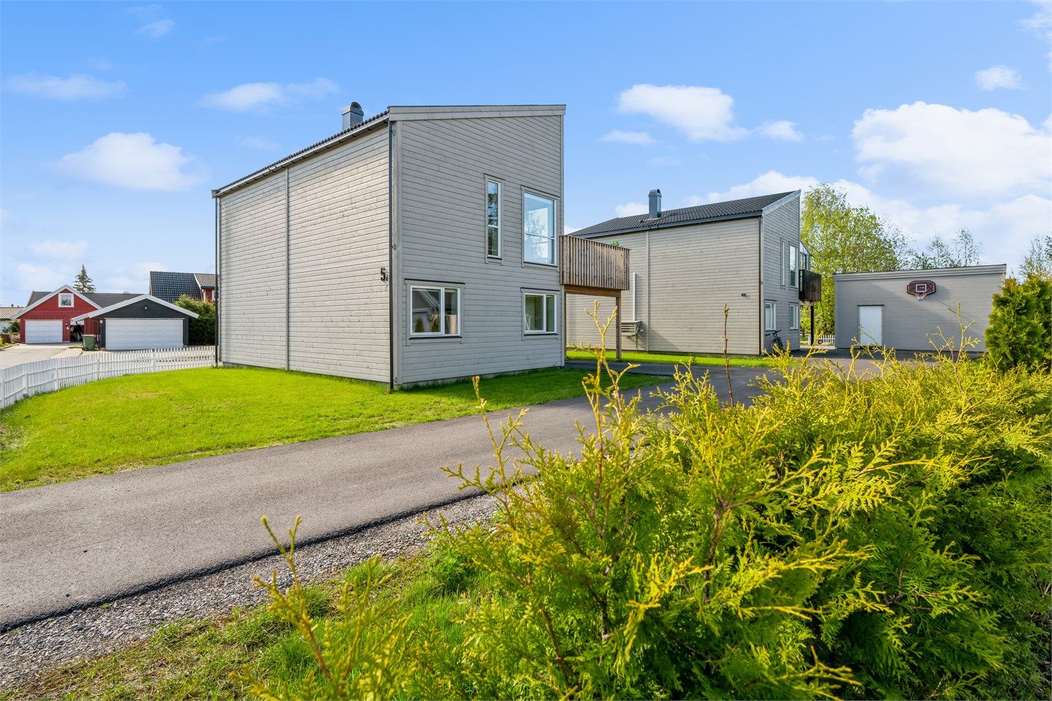 Barnevennlig og etablert boområde på Gardermoen/Sand, like utenfor Jessheim sentrum. 