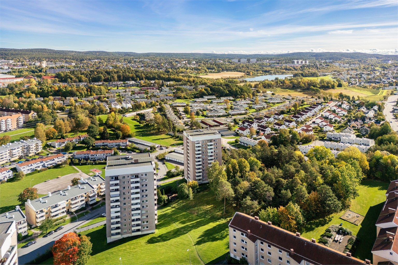 Det er kort vei til Østensjøvannet, med flotte turmuligheter og rekreasjonsområder.