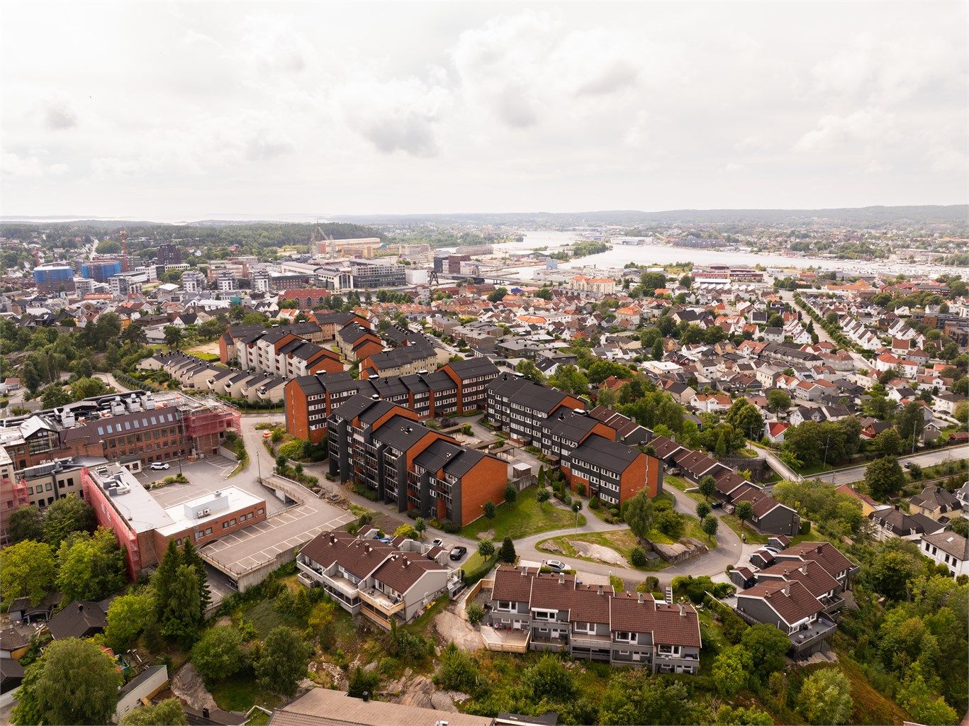 Frøyas gate 53 presenteres av Karl Robert Hansen i Krogsveen. Få steder er uttrykket å bo på byens tak like treffende. Fotograf; Kristoffer Kristiansen.