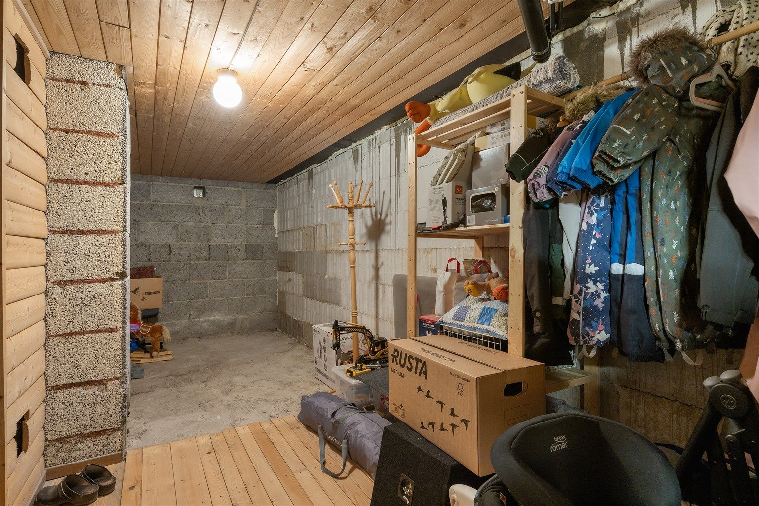 En av bodene i kjelleren har vegg av Thermomur, som ble etablert i 2024.