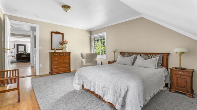 Master bedroom med on-suite bad og garderobe