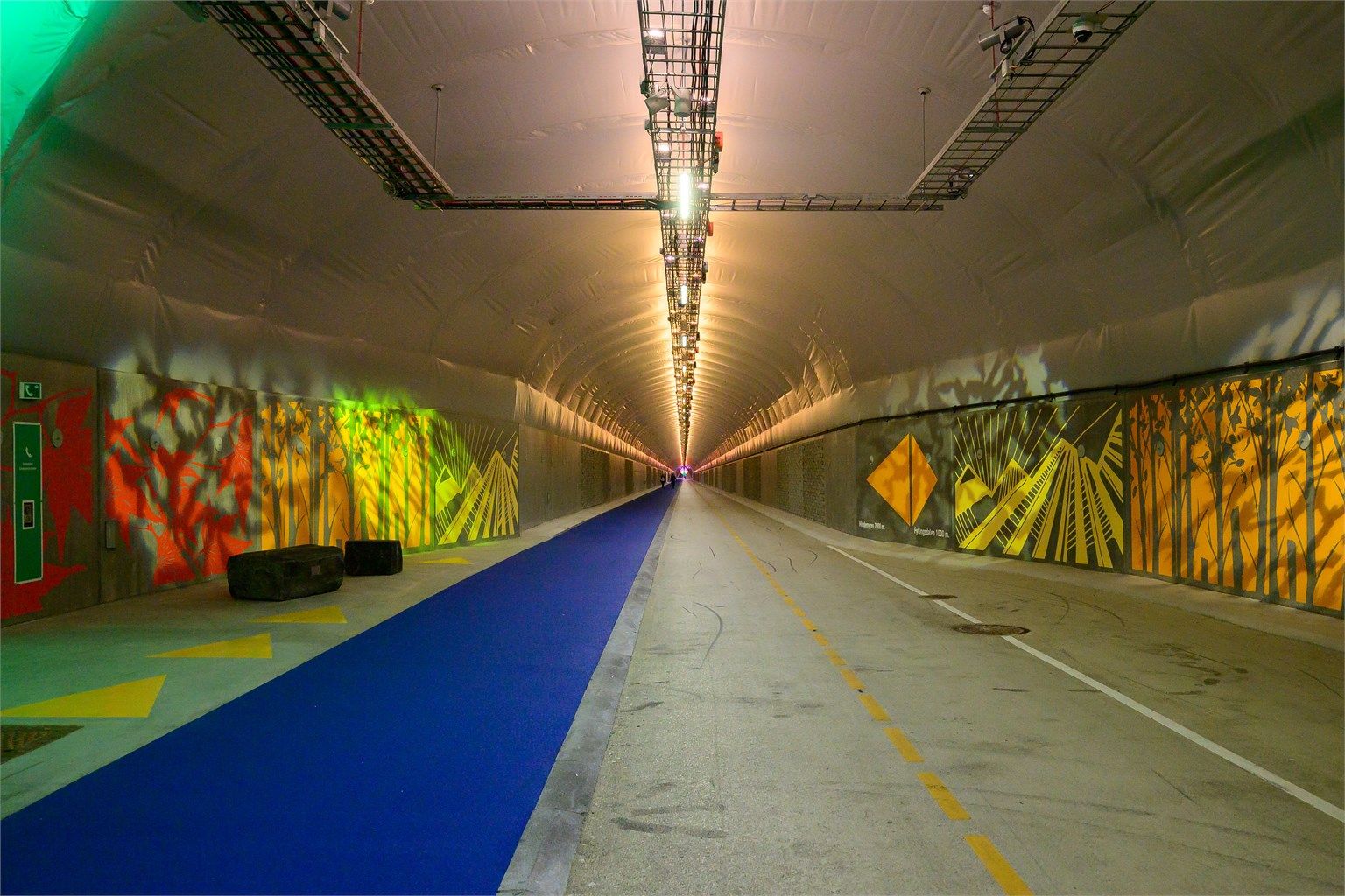 Gang- og sykkeltunnel på hele 3 kilometer går parallelt med Bybanen.