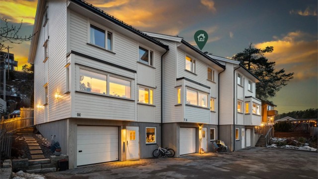 Velkommen til Storåsveien 9B - Lyst og pent rekkehus fra 2011 | 4 sov. | 2 bad | Garasje | Barnevennlig