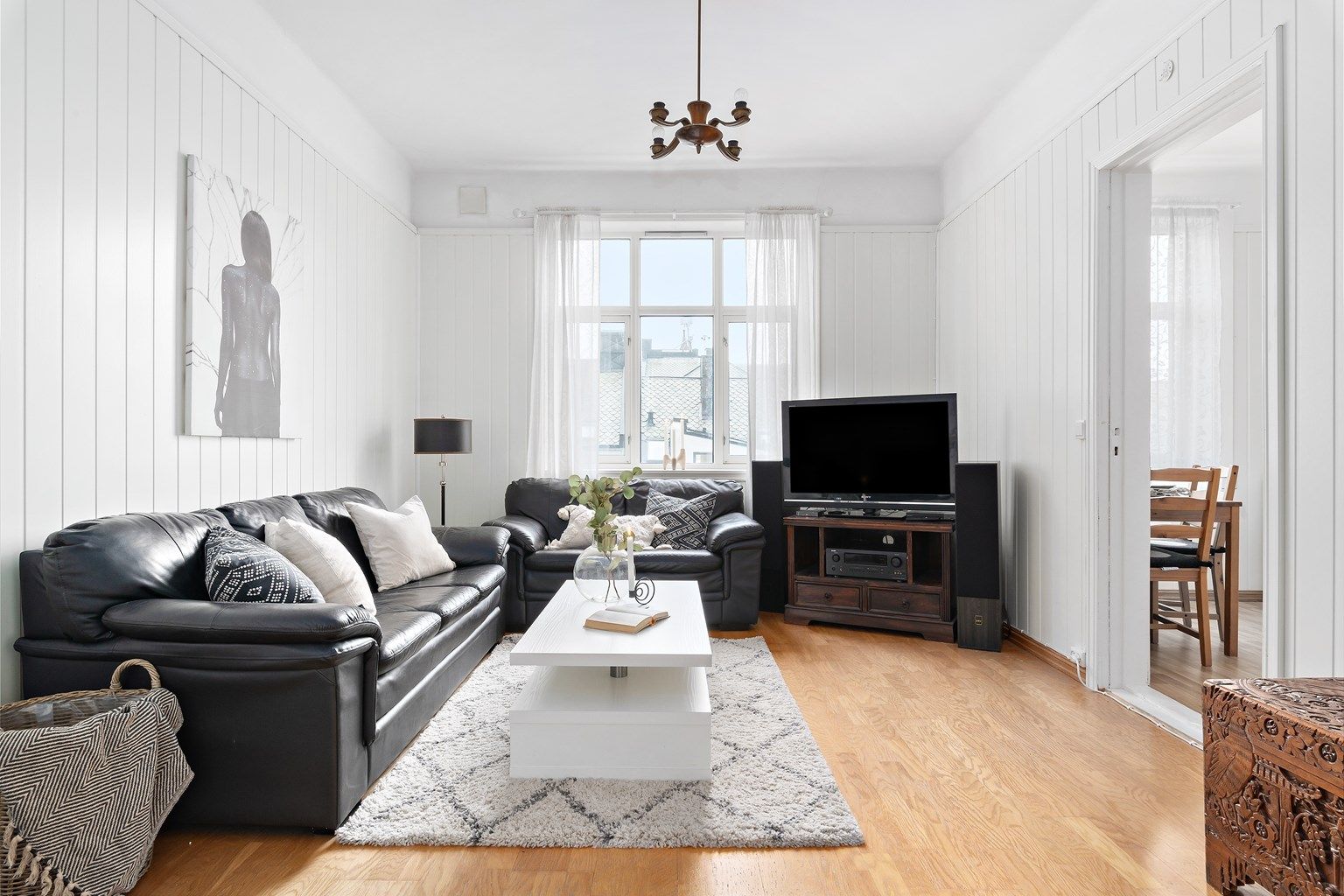 Giskegata 11 presenteres av Krogsveen v/eiendomsmegler Robert T. Iversen