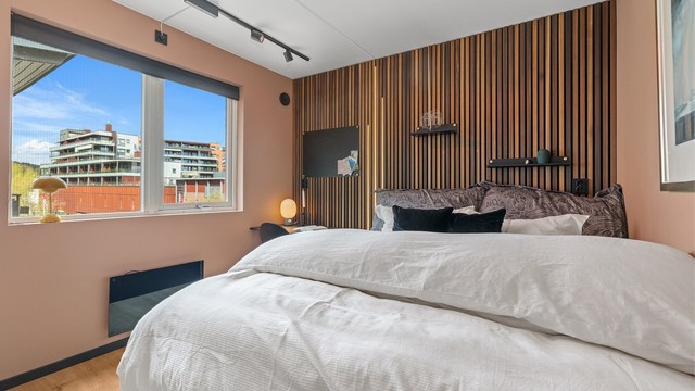 Soverom 2 med fin plass til dobbelseng