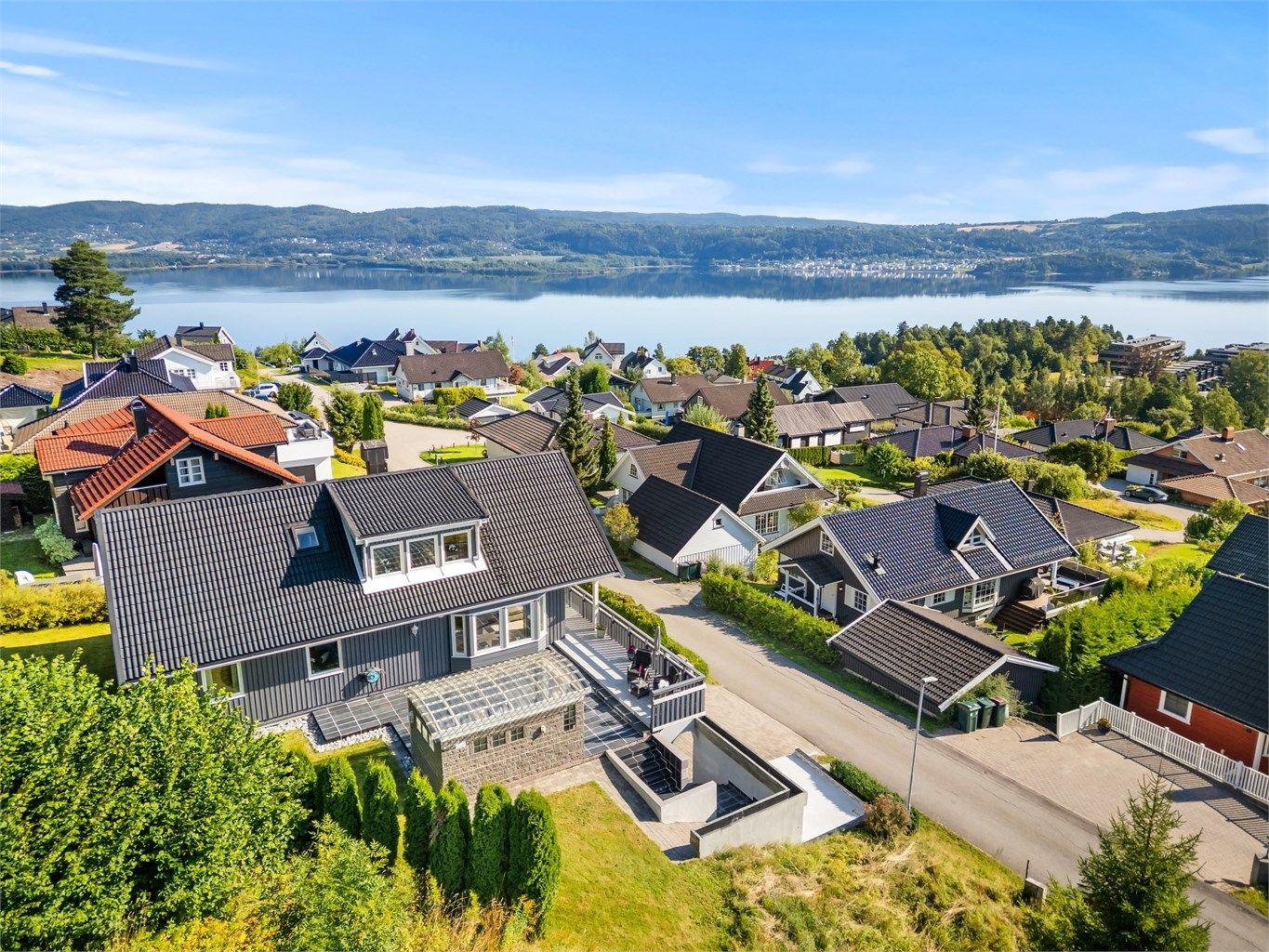 Familievennlig og innholdsrik enebolig med hybel. 
Foto: Ole Thorgeir Solheim Thoresen