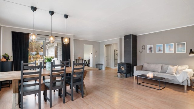 Stue og spisestue måler til sammen ca. 62 kvm.