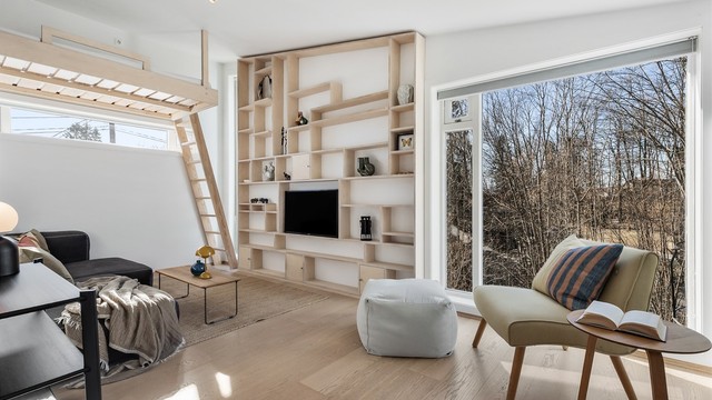 Det ene soverommet er av noe større størrelse enn de andre og benyttes i dag som TV-stue.