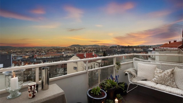 Stine Thorvik v/Krogsveen Hasle har gleden av å presentere Valhallveien 67! Foto: Fotostallen, Henrik Eriksen