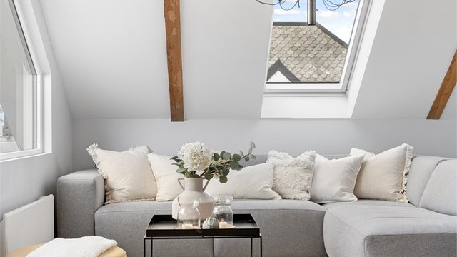 Tre nye takvinduer ble satt inn i 2015, noe som bidrar til de gode lysforholdene i leiligheten.