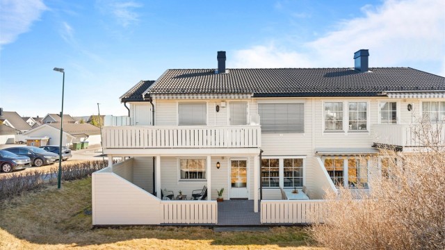 Velkommen til Sagvegen 30B - Presentert av Eiendomsmegler Krogsveen avd. Årnes.