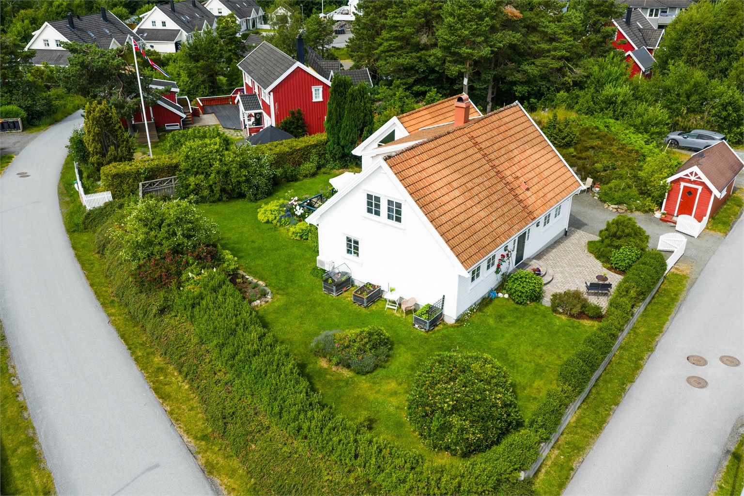 Eiendommen ligger i familievennlig område med gode oppvekstvilkår
