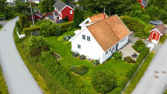 Eiendommen ligger i familievennlig område med gode oppvekstvilkår