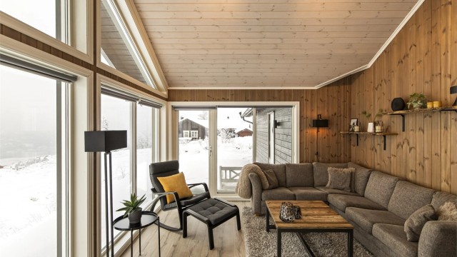 Høy himling og delikate fargevalg