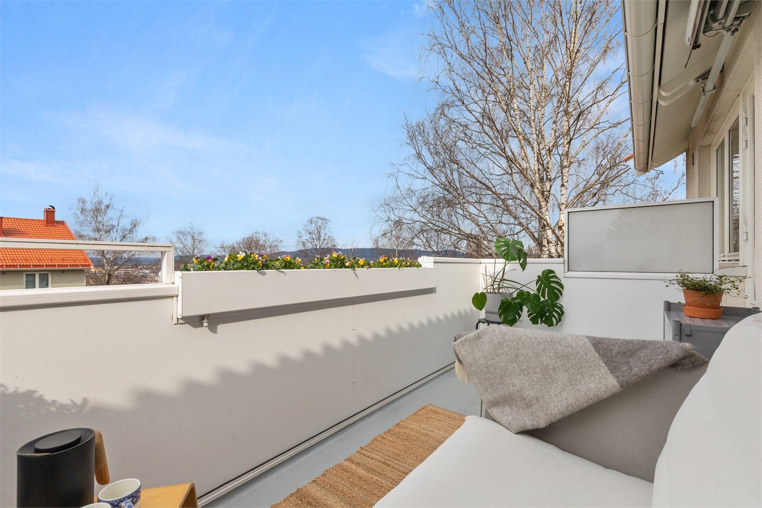 Leilighetens balkong er vestvendt og måler ca. 8 kvm. 