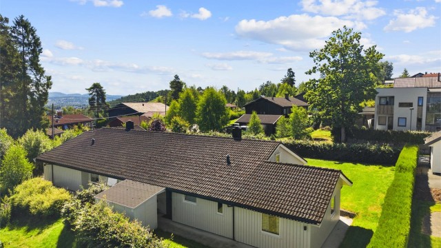 Boligen har en solrik og skjermet beliggenhet Foto: A7 Media