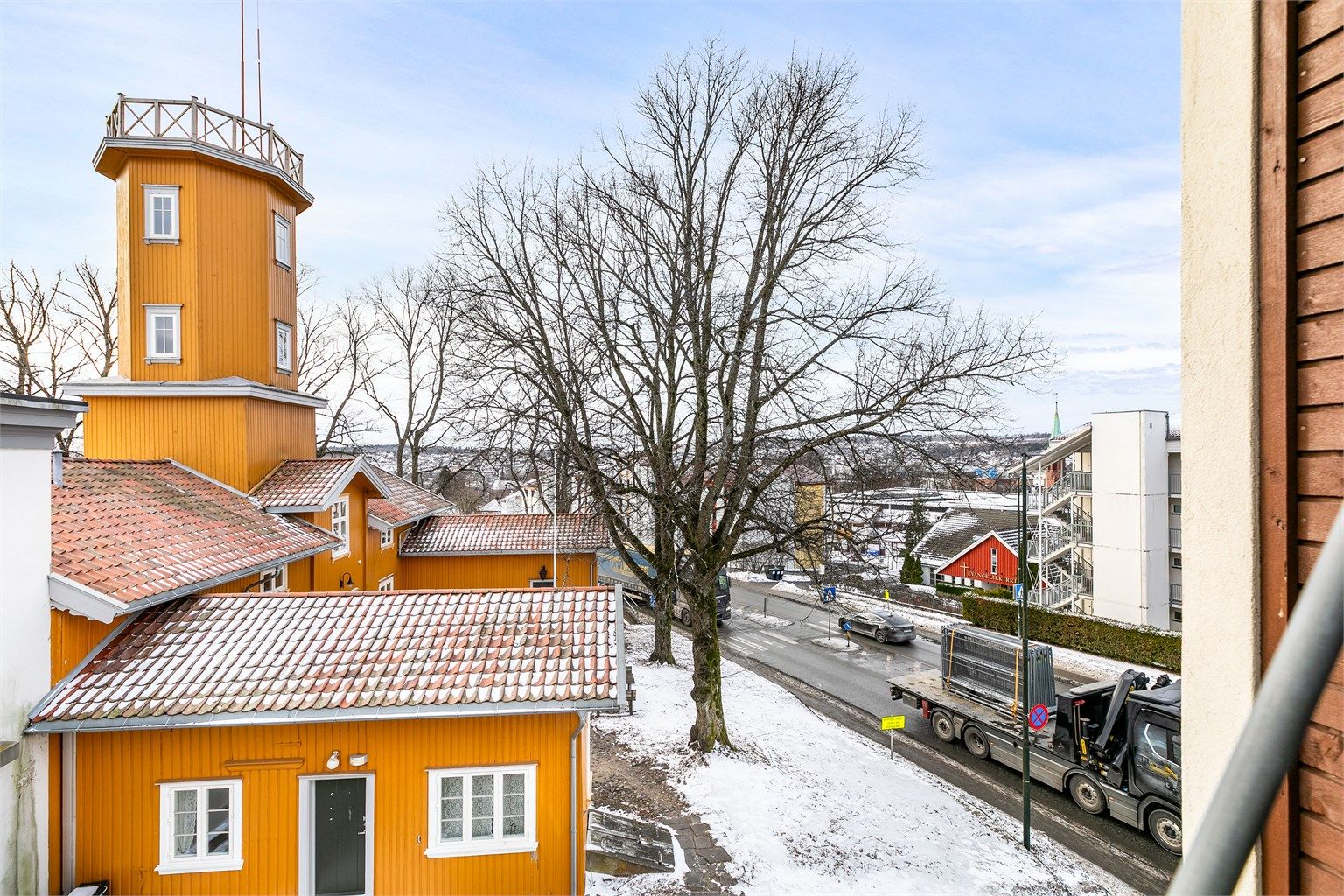 Utsikt til Jeløy sees både på balkongen og fra stuen.