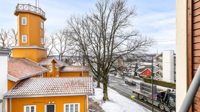 Utsikt til Jeløy sees både på balkongen og fra stuen.