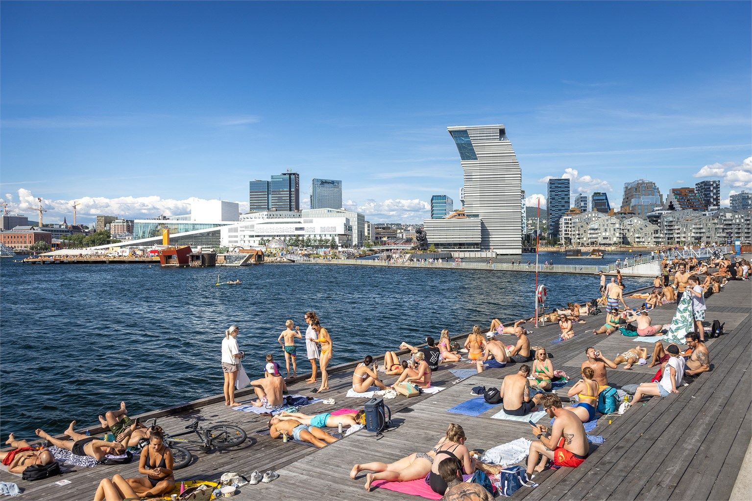 På varme sommerdager er det heller ikke langt til sjø og badeplasser i Bjørvika og på Sørenga