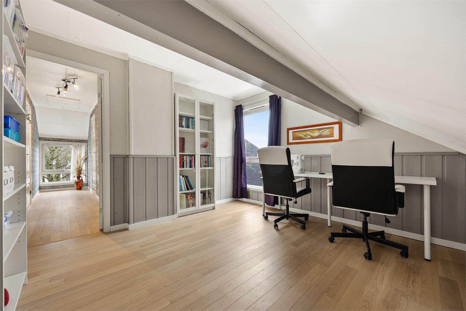 Arealer med lavere takhøyde er smart utnyttet til oppbevaring