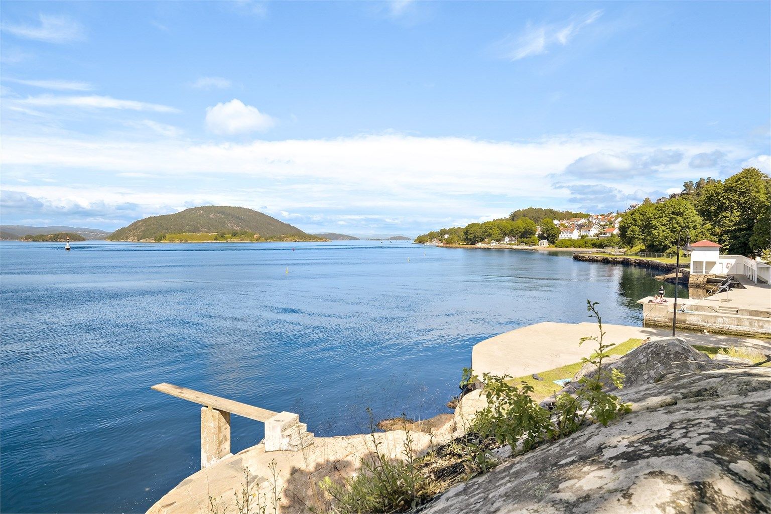 Badeparken i Drøbak er et populært samlingspunkt på sommeren