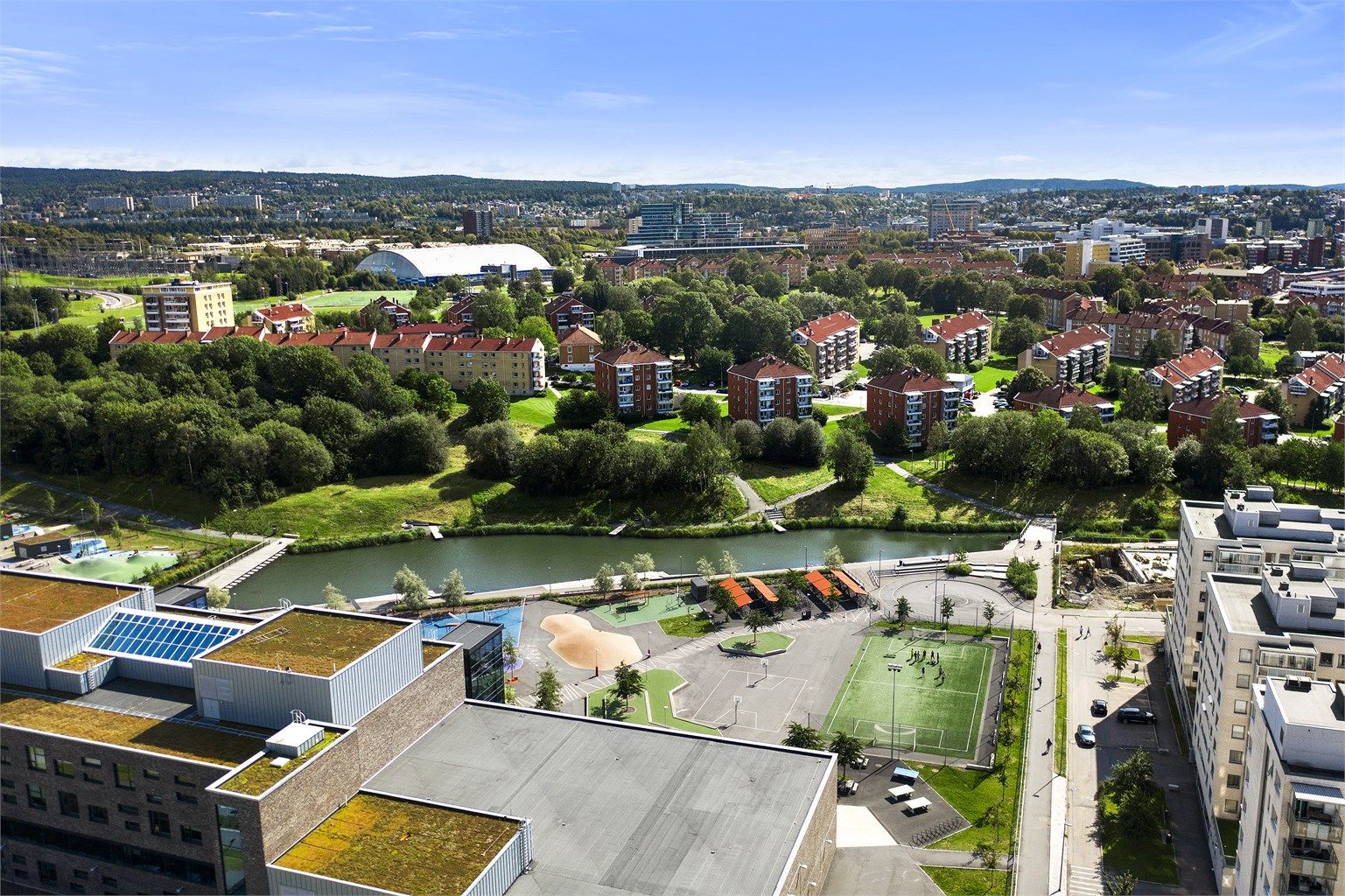 Området er grønt, frodig og koselig!