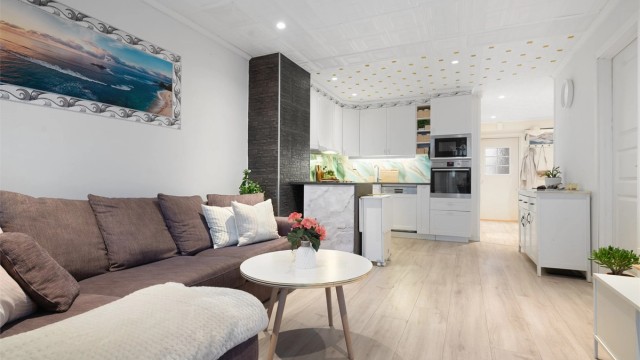 Krogsveen v/ Anders Brodshaug Berger presenterer Hjerakroken 4E - Foto: Heidi Larsen