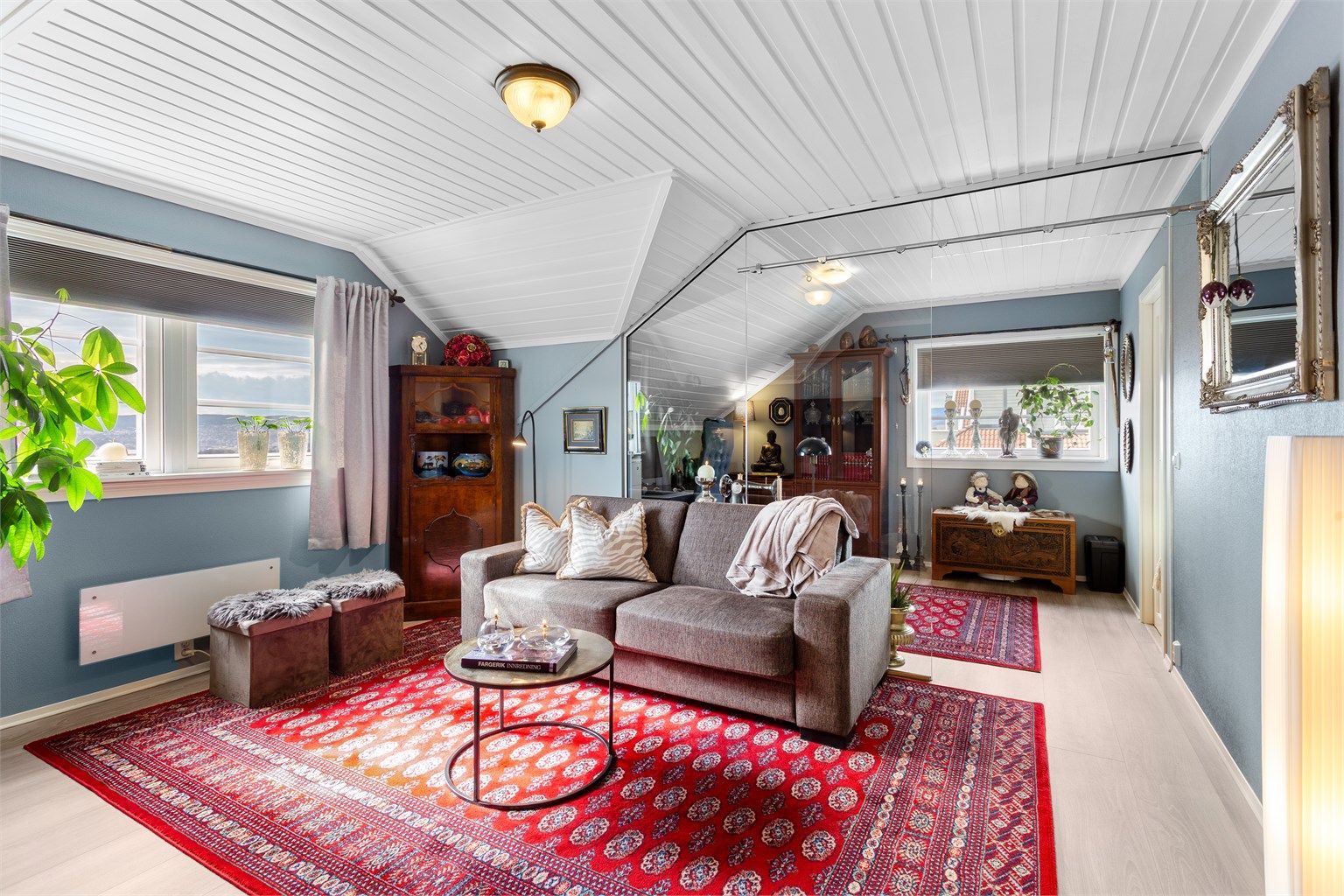 I denne delen av leiligheten finner du også to soverom og et arbeidsrom.