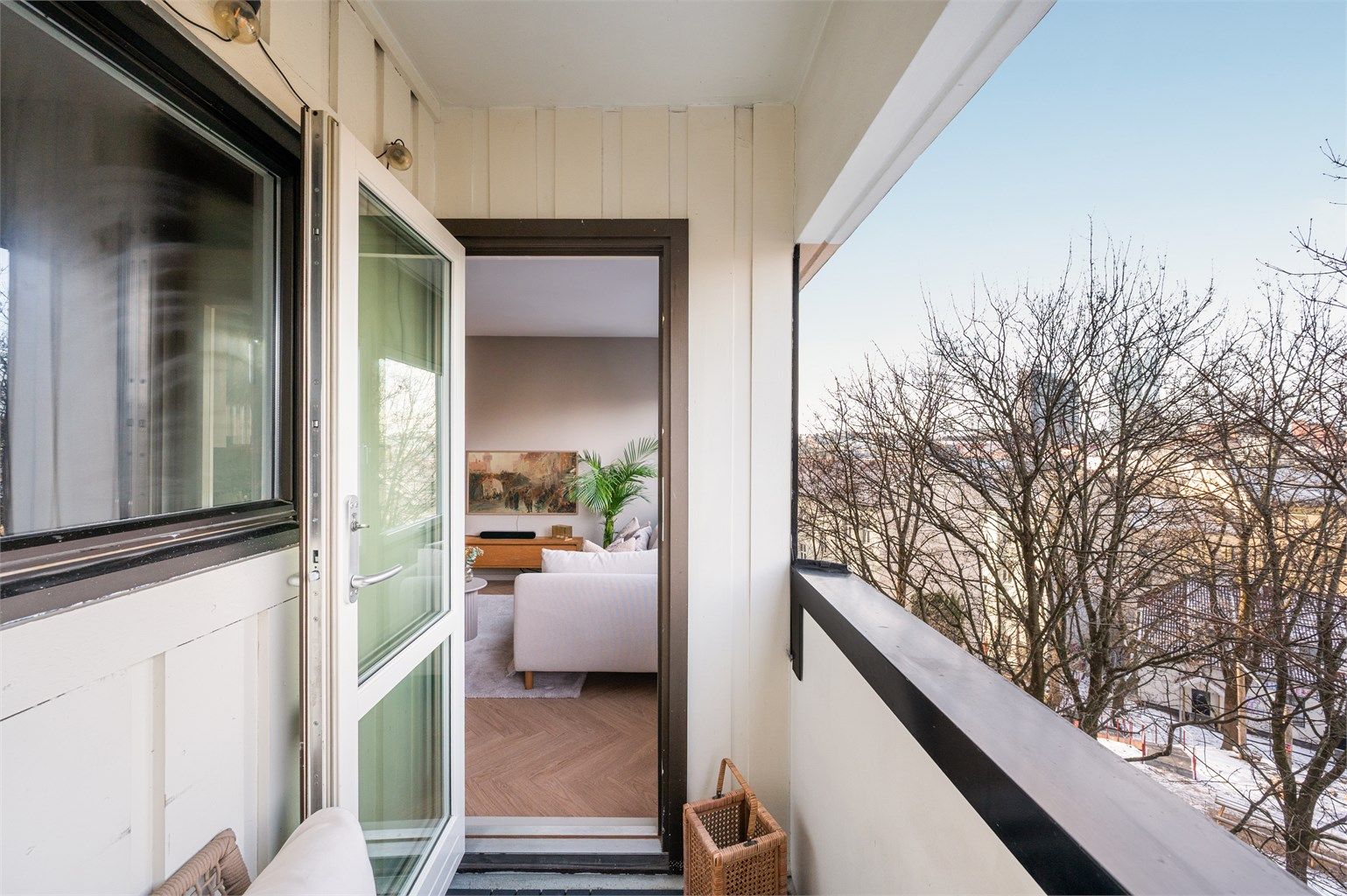 Selger opplyser om ettermiddags/kveldssol på sommerstid.