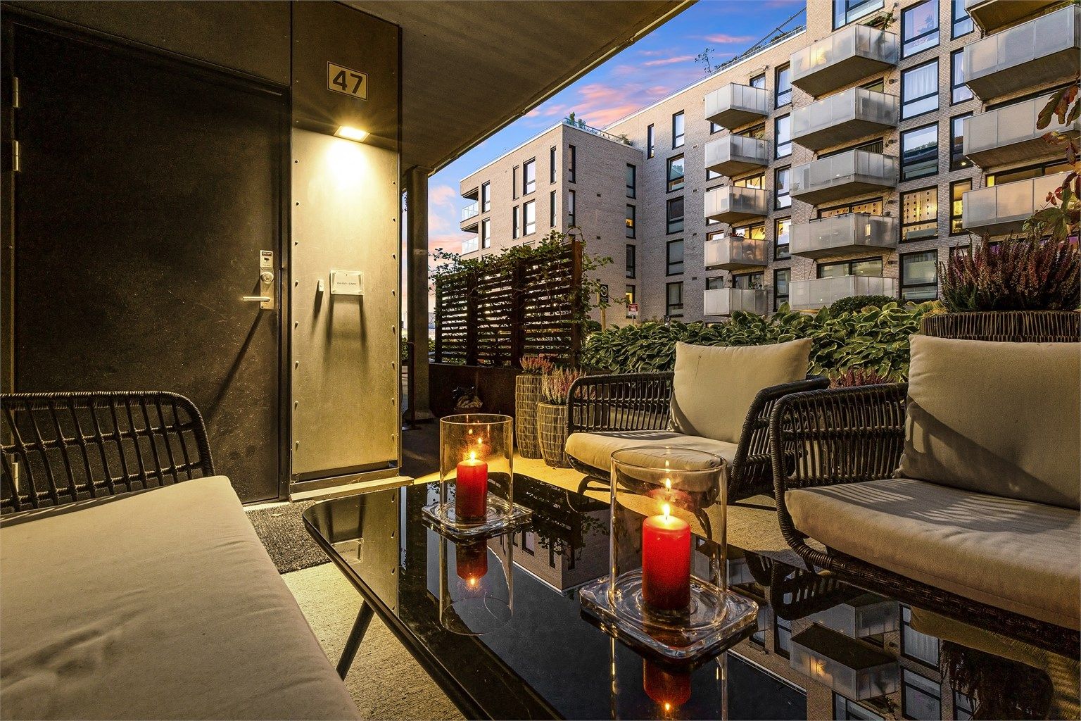Townhouseleilighet over to plan med god planløsning og hybel i underetasjen. 