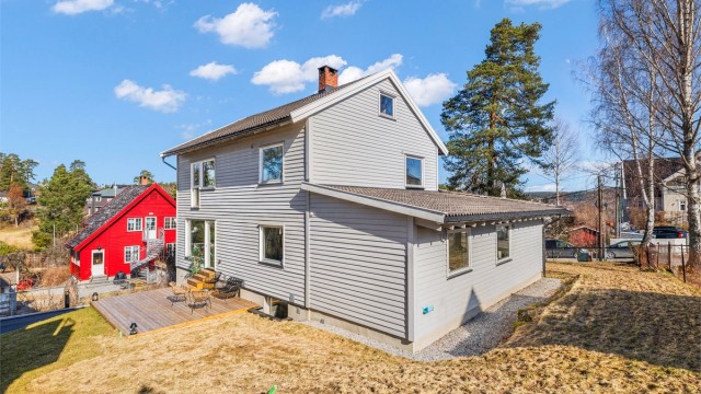 Velkommen til P. A. Holms vei 30 - Stor og innholdsrik enebolig | Tilrettelagt for 2 hybler | Garasje | Blindvei