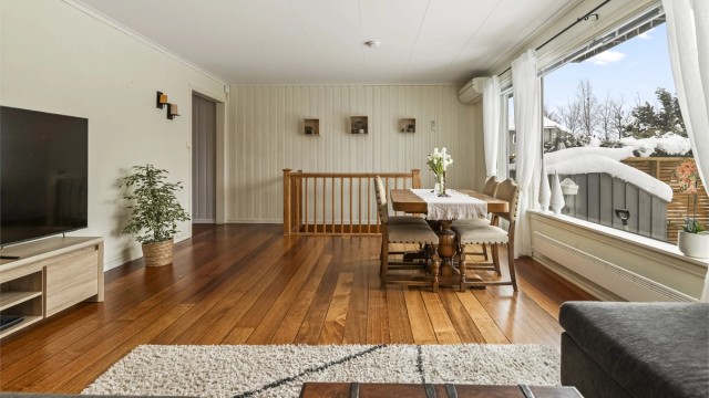 Velkommen til et trivelig og familievennlig selveiet rekkehus på populære Haukerød/Runar