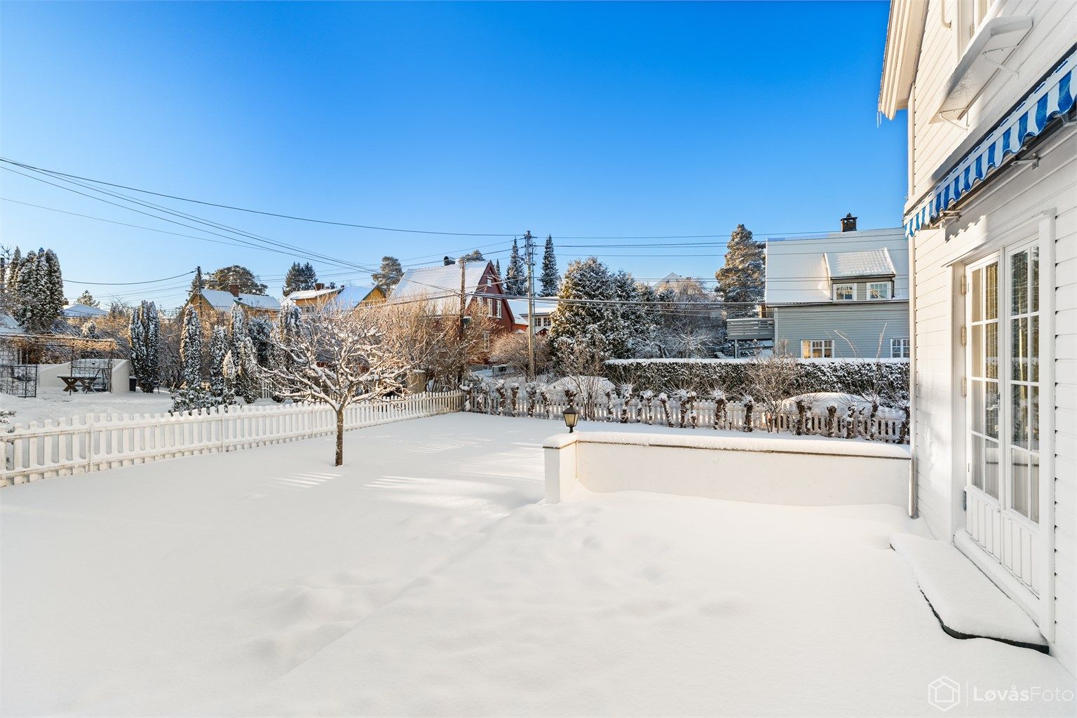 Solrik terrasse og hage